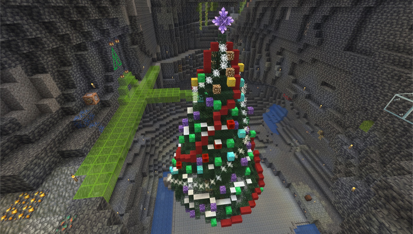 洞窟の中に立つ大きなクリスマスツリー